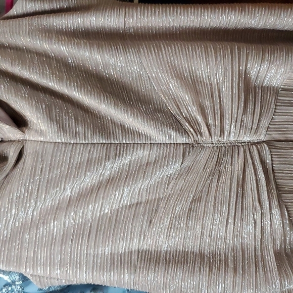 XSCAPE Off shoulder metallic Gown 14 NWT - Picture 5 of 5